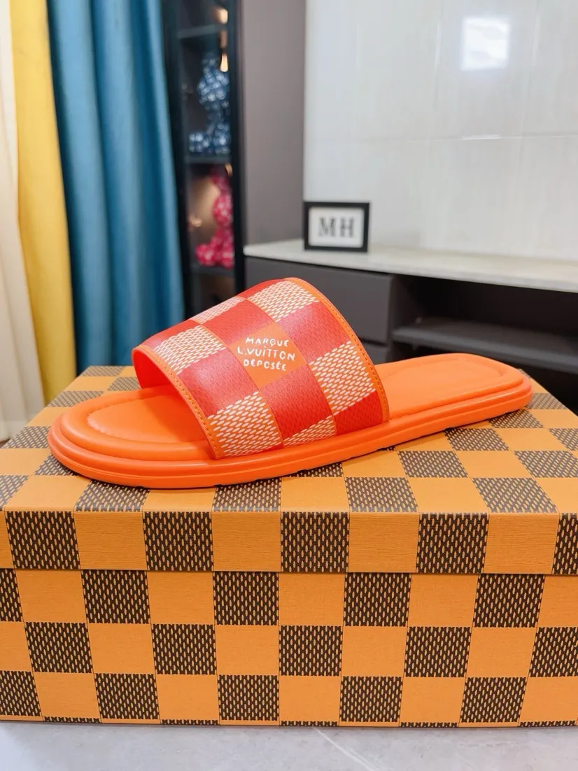Men's shoes 💰340🌹🌹 (lv-Louis Vuitton) New men's slippers, high-end boutique, exquisite embossed logo decoration on the upper, fine workmanship, super soft soles, casual, loose and comfortable, a must-have in summer! \nsize：38-44